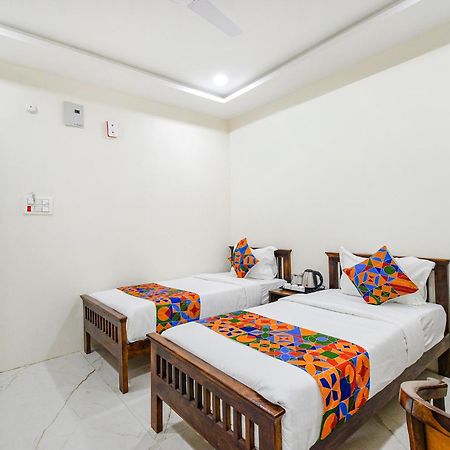 Fabhotel Ssr Ikon Suites - Nr Hyderabad Central University, Kondapur Exterior photo