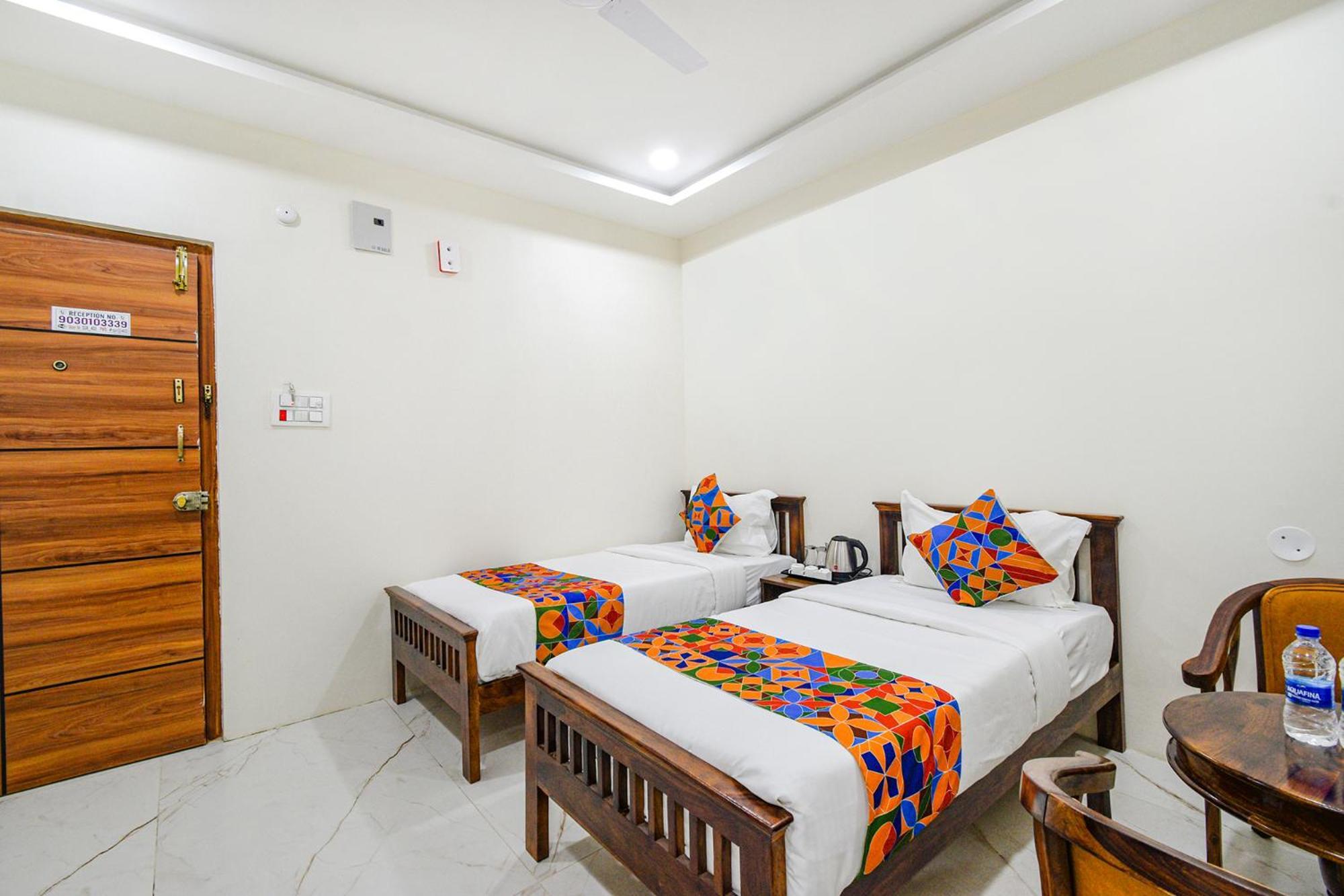 Fabhotel Ssr Ikon Suites - Nr Hyderabad Central University, Kondapur Exterior photo