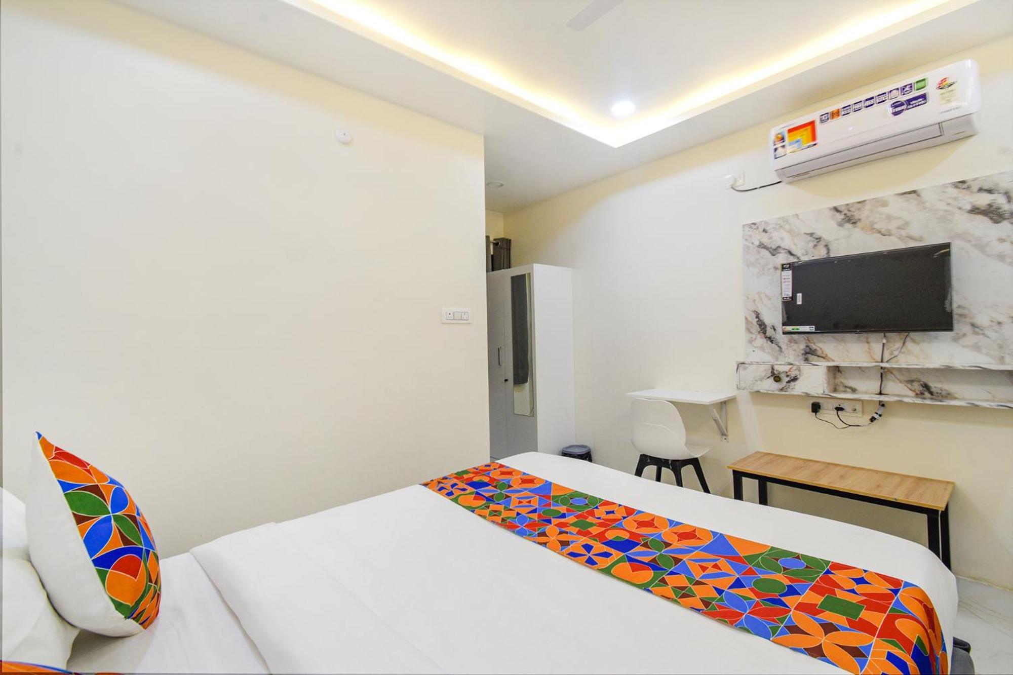 Fabhotel Ssr Ikon Suites - Nr Hyderabad Central University, Kondapur Exterior photo