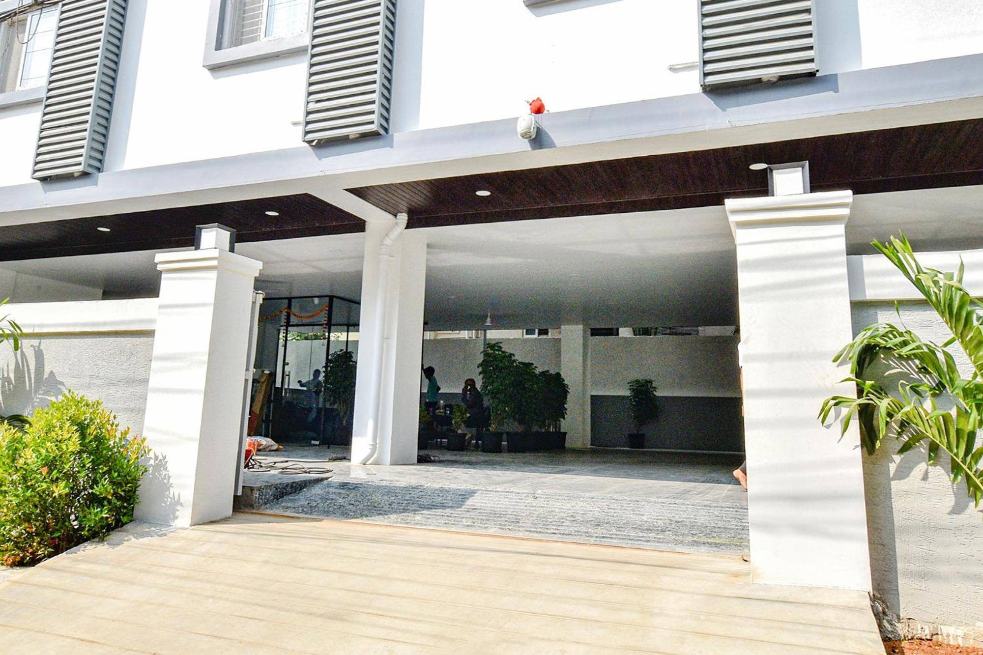 Fabhotel Ssr Ikon Suites - Nr Hyderabad Central University, Kondapur Exterior photo