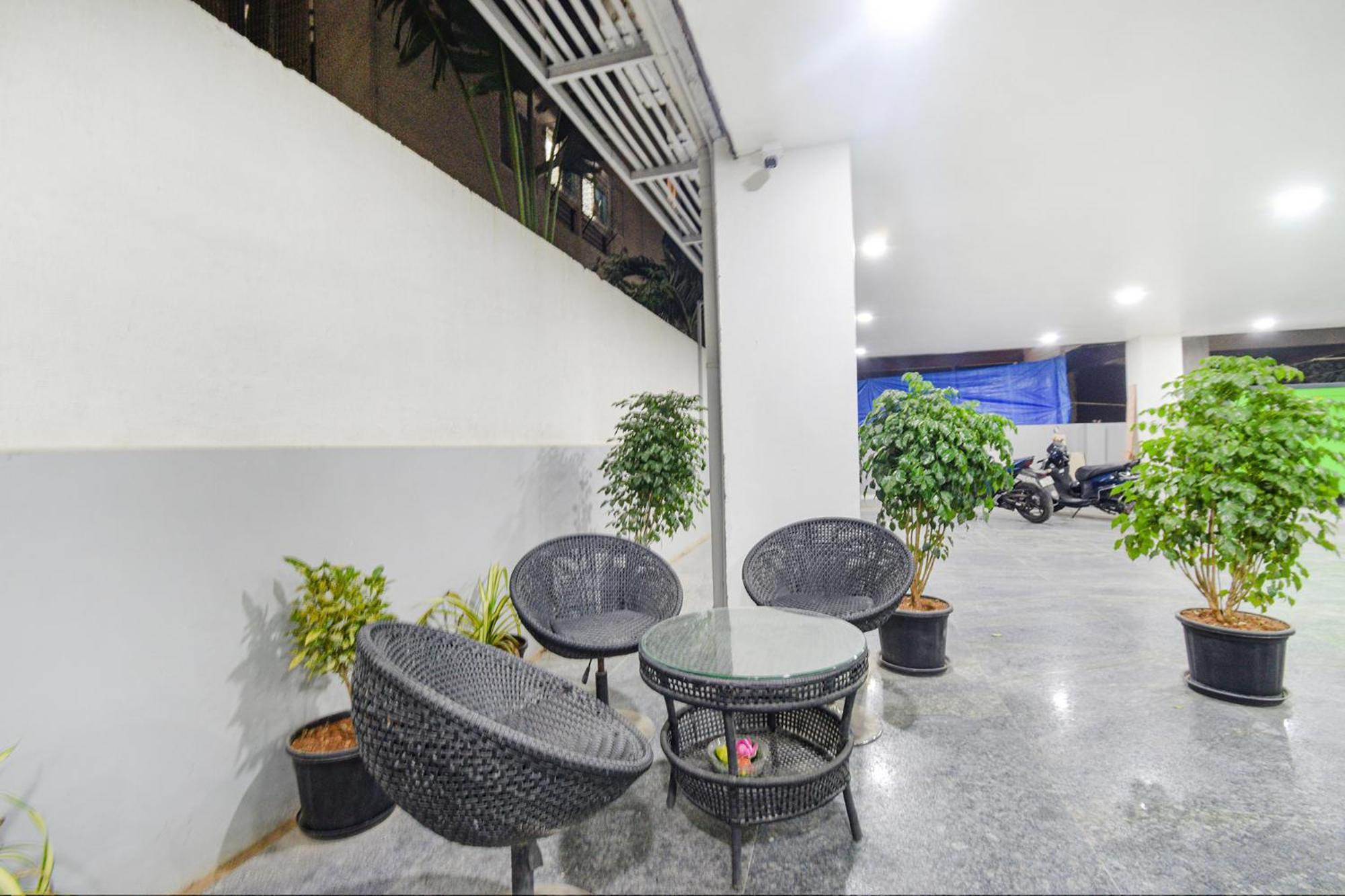Fabhotel Ssr Ikon Suites - Nr Hyderabad Central University, Kondapur Exterior photo