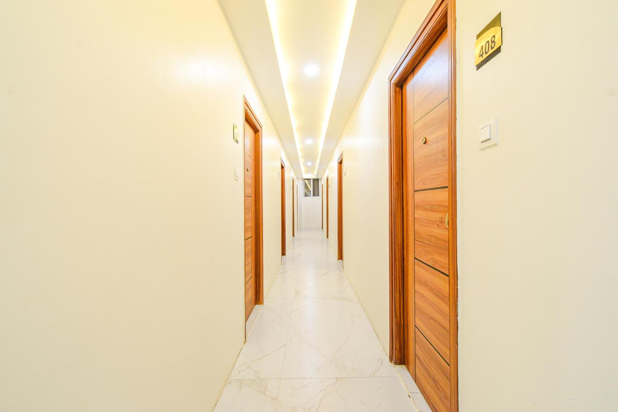 Fabhotel Ssr Ikon Suites - Nr Hyderabad Central University, Kondapur Exterior photo